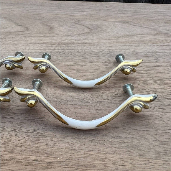Vintage‎ Allison French Provincial Drawer Pulls Lot of 4 Center White On Brass - Picture 3 of 8